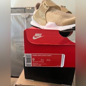 Women Nike sock Dart size 9